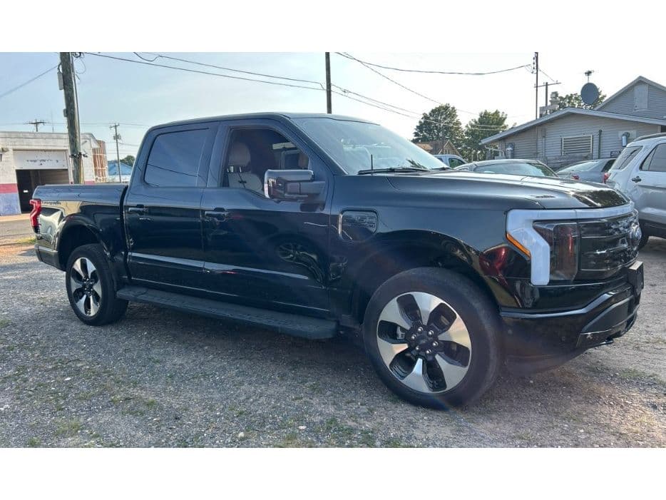 2023 Ford F-150 Lightning view 4