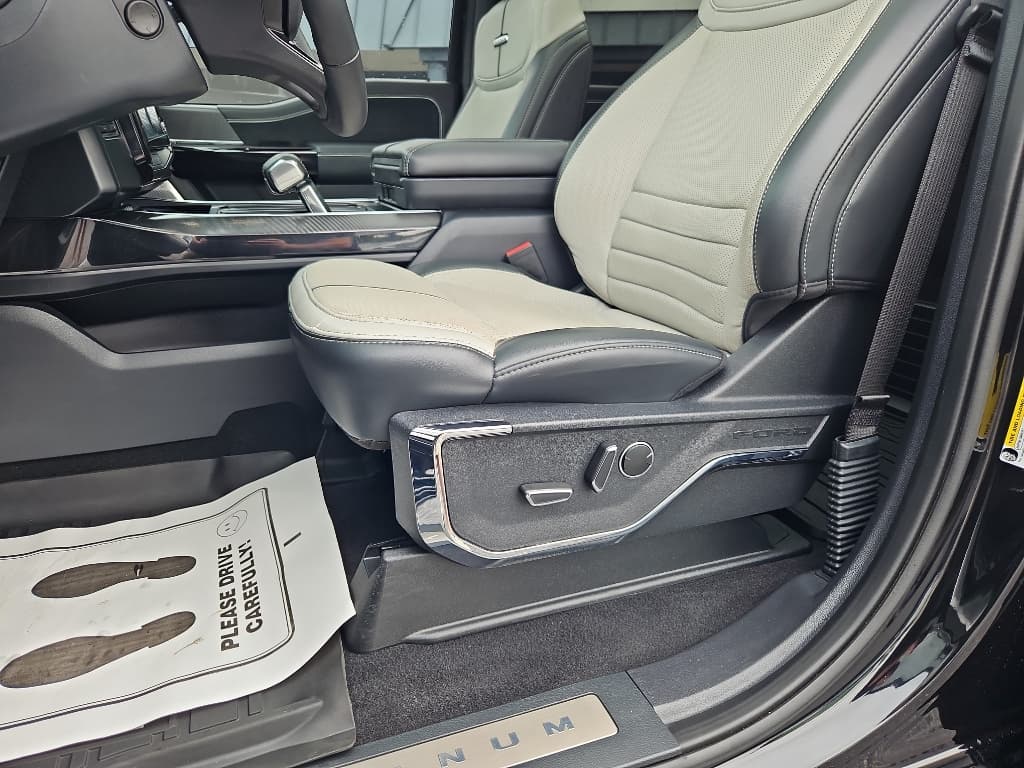 2023 Ford F-150 Lightning view 7