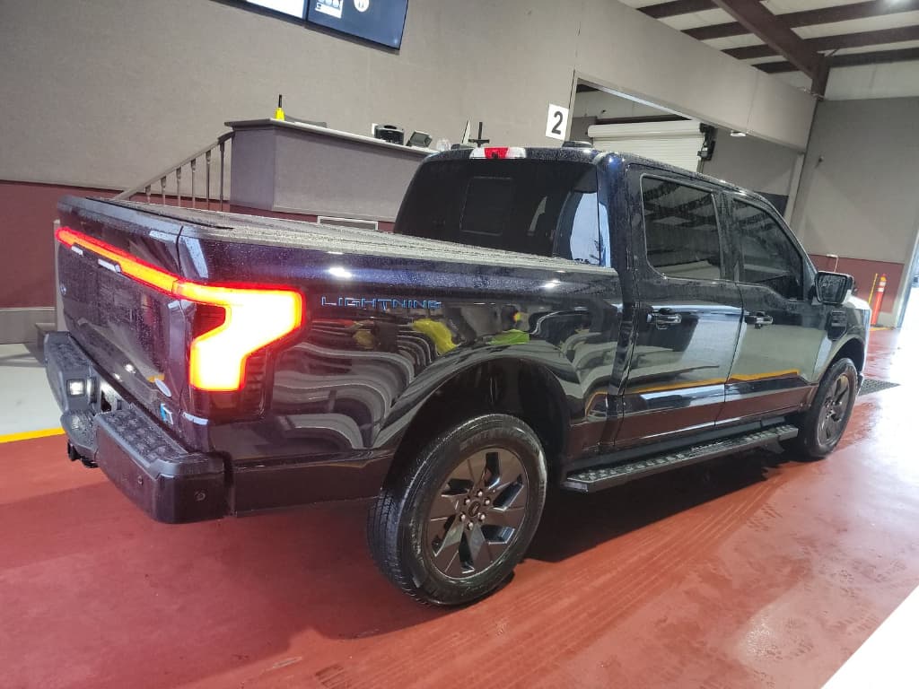 2023 Ford F-150 Lightning view 3