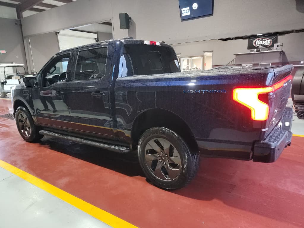 2023 Ford F-150 Lightning view 4