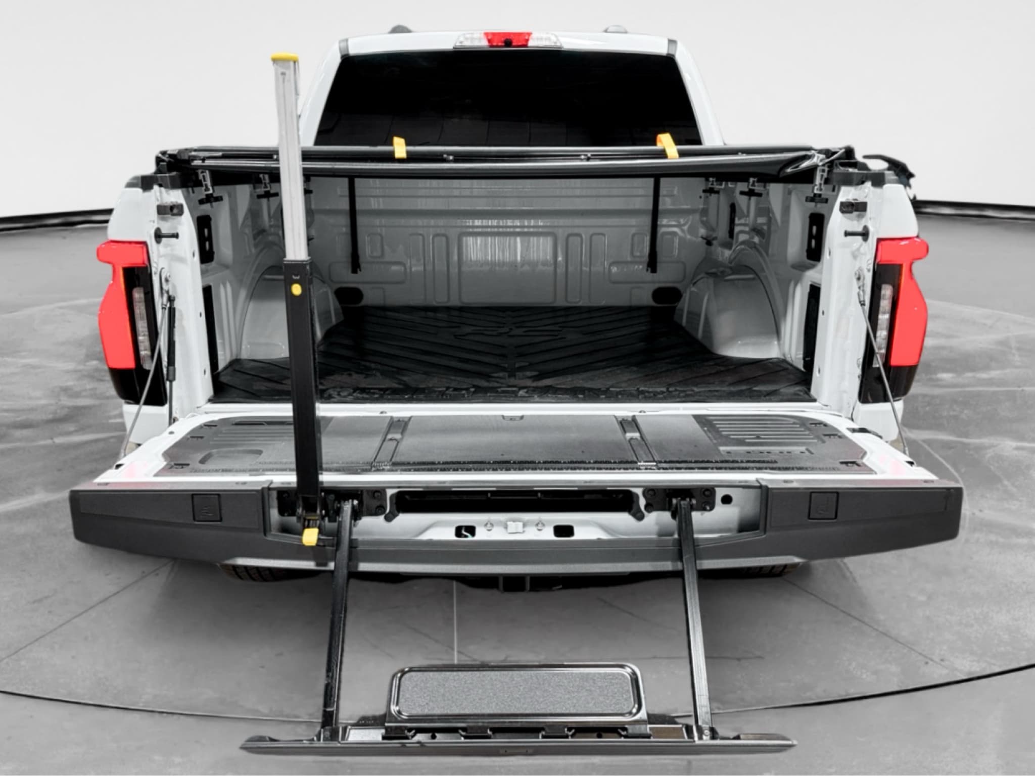 2025 Ford F-150 Lightning view 27