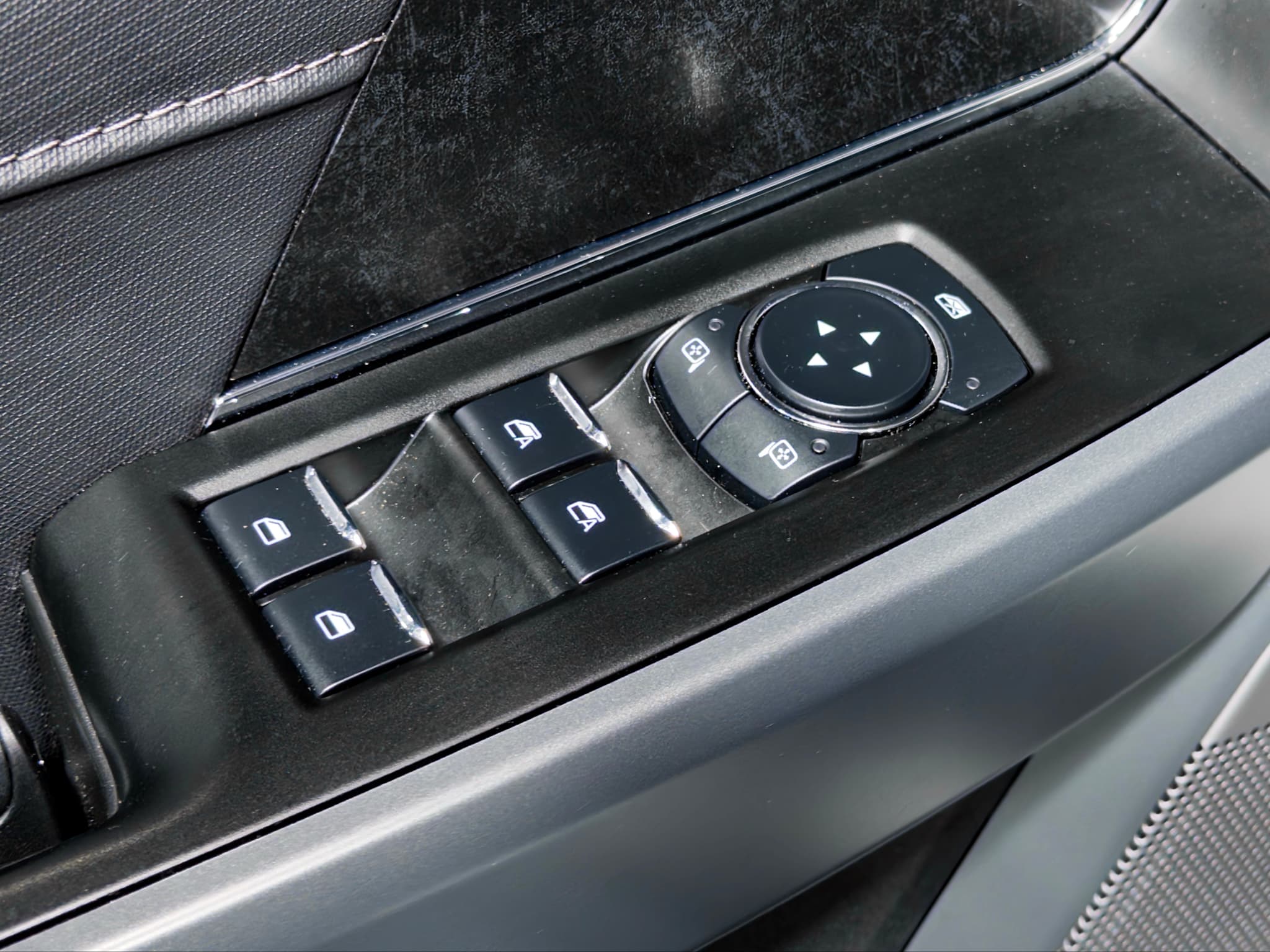 2025 Ford F-150 Lightning view 8