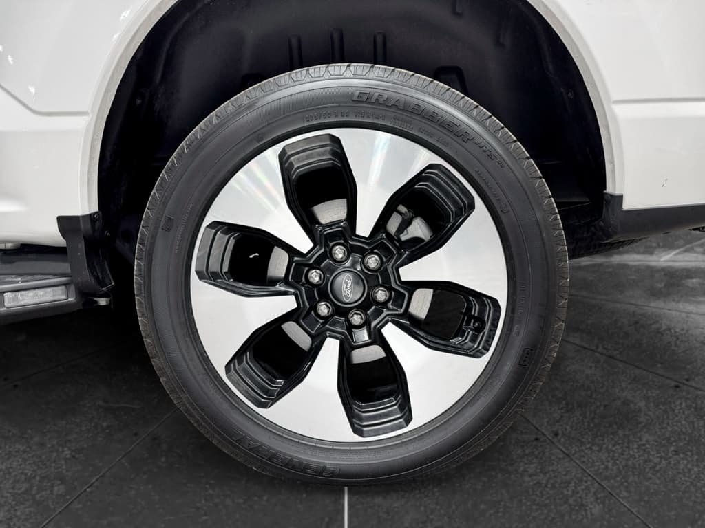2023 Ford F-150 Lightning view 38