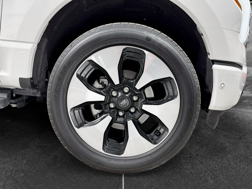 2023 Ford F-150 Lightning view 40