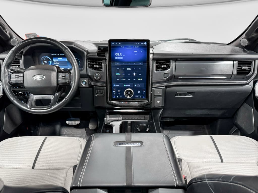 2023 Ford F-150 Lightning view 18
