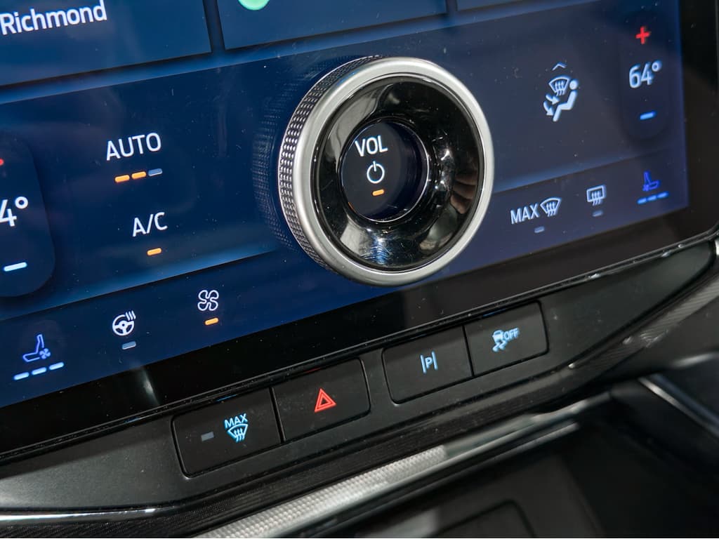 2023 Ford F-150 Lightning view 17