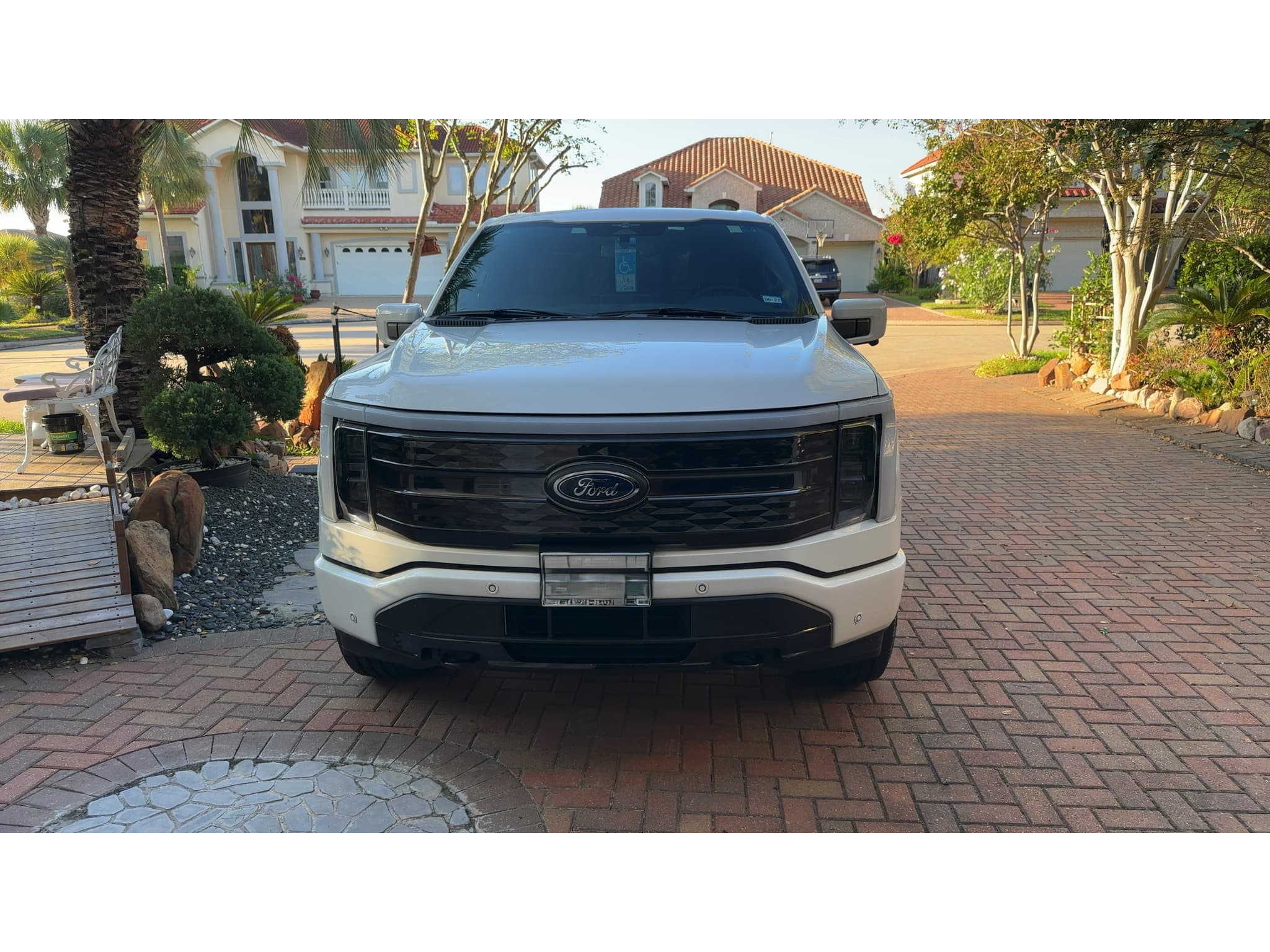 2023 Ford F-150 Lightning view 6