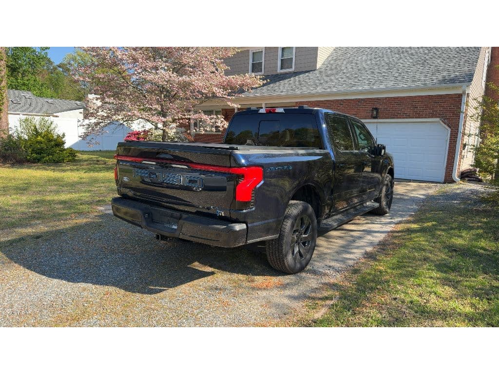 2024 Ford F-150 Lightning view 3