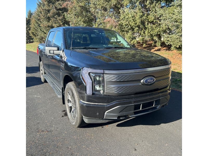2023 Ford F-150 Lightning view 4