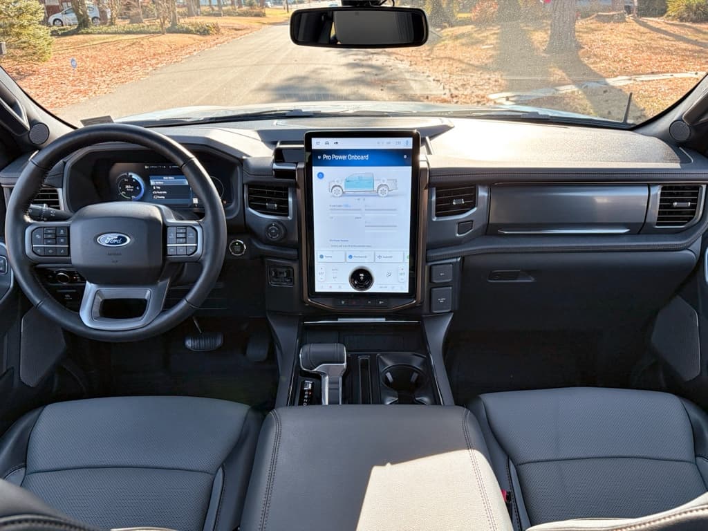 2023 Ford F-150 Lightning view 18