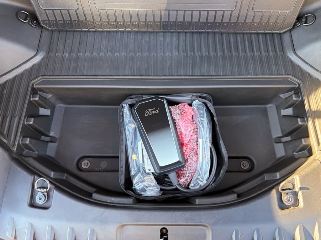 2023 Ford F-150 Lightning view 28