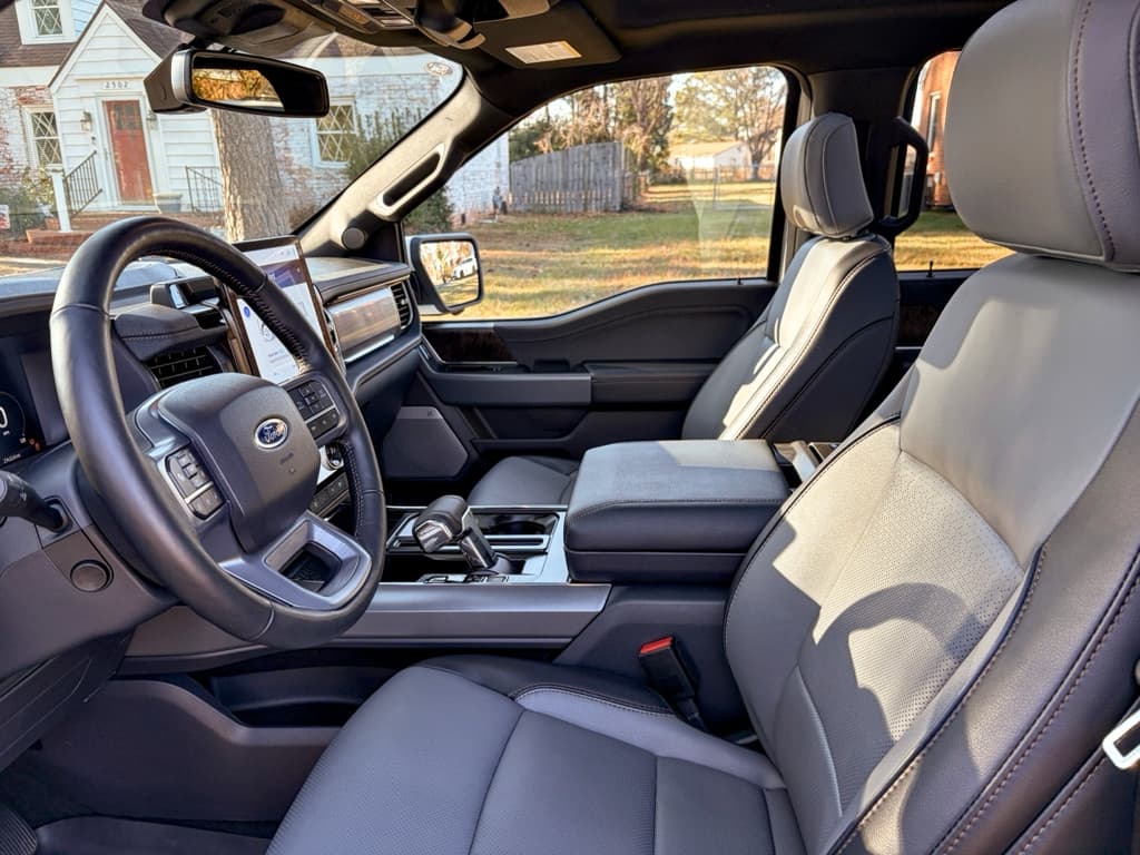 2023 Ford F-150 Lightning view 19