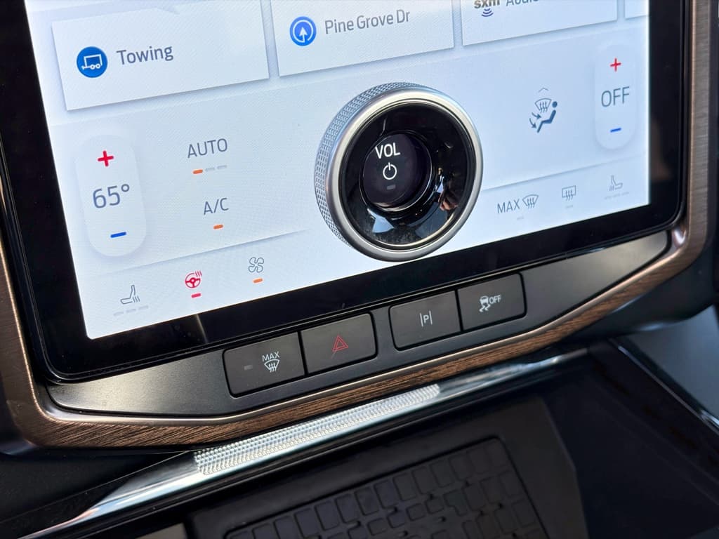 2023 Ford F-150 Lightning view 17