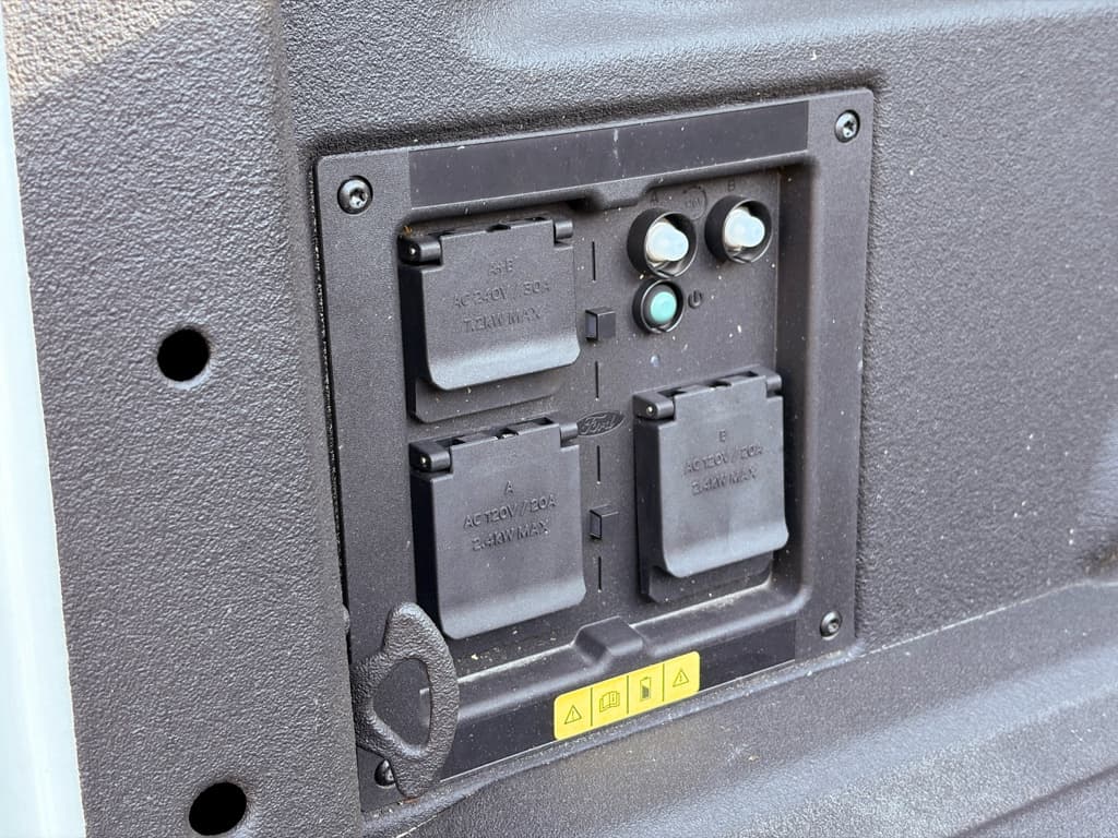 2023 Ford F-150 Lightning view 31