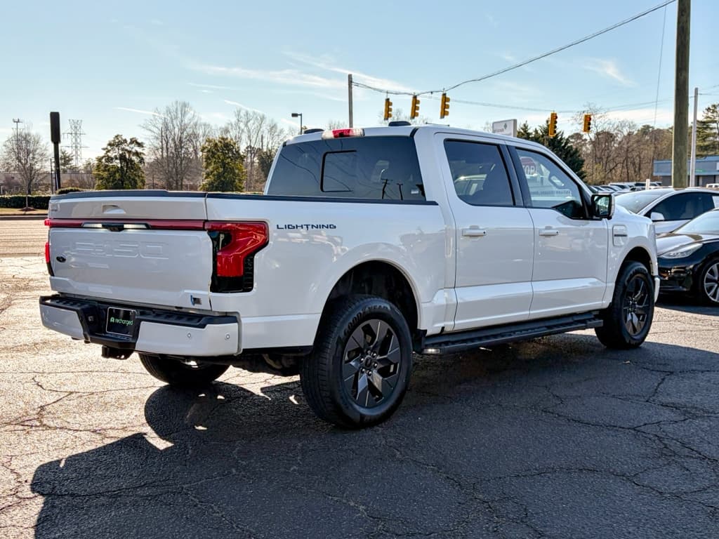 2023 Ford F-150 Lightning view 3
