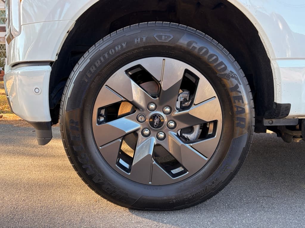 2023 Ford F-150 Lightning view 41