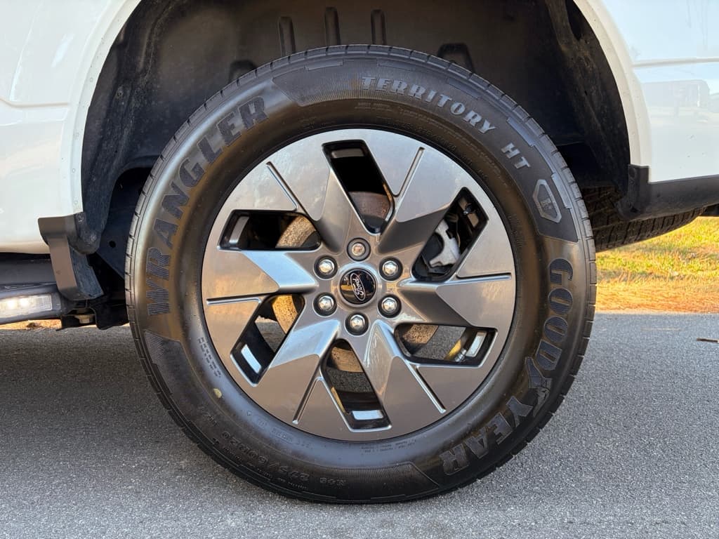 2023 Ford F-150 Lightning view 39