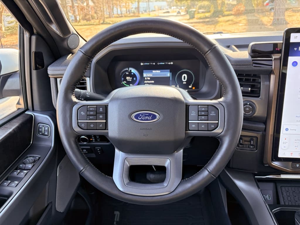 2023 Ford F-150 Lightning view 9