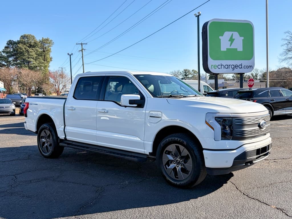 2023 Ford F-150 Lightning view 4