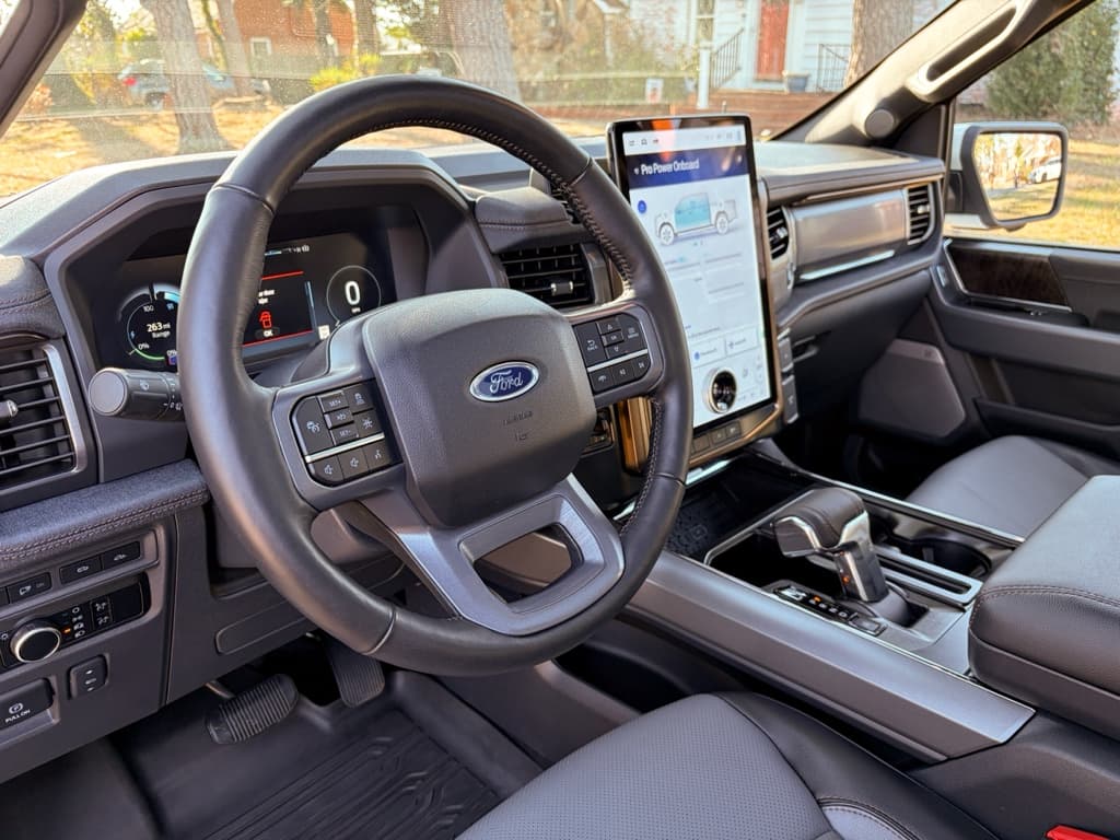 2023 Ford F-150 Lightning view 20