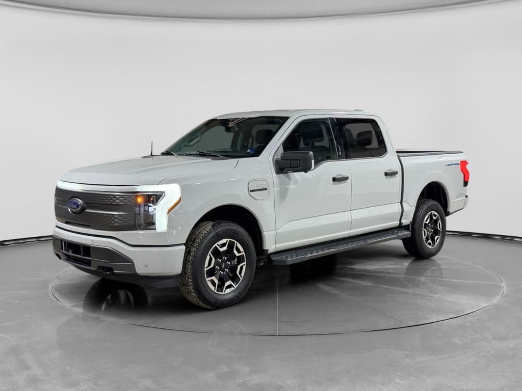 2023 Ford F-150 Lightning view 2
