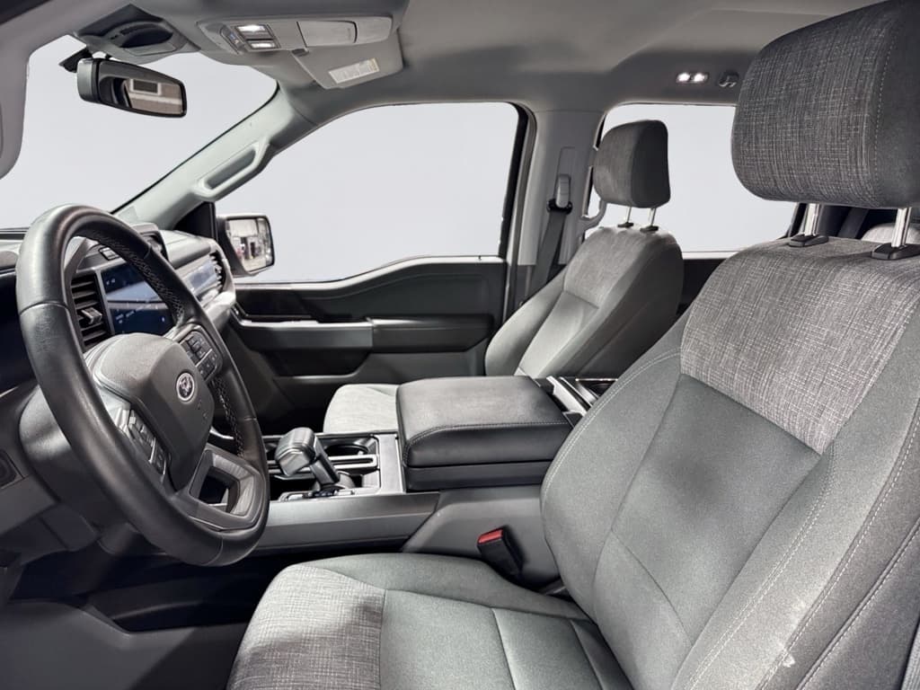 2023 Ford F-150 Lightning view 5