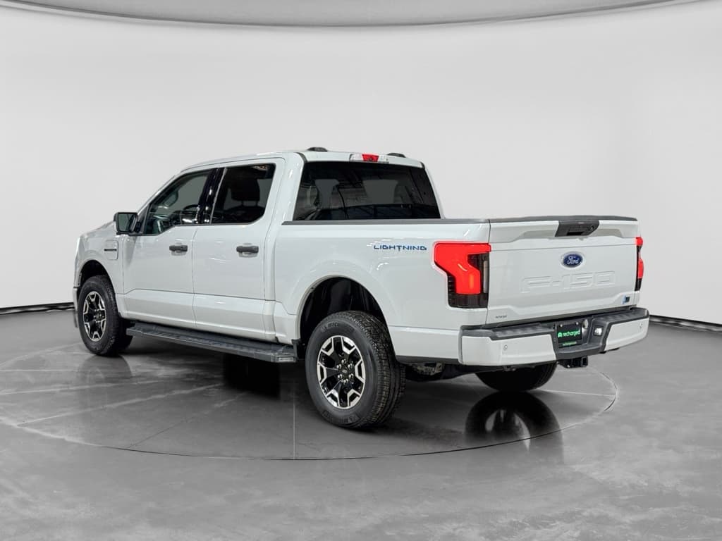 2023 Ford F-150 Lightning view 4