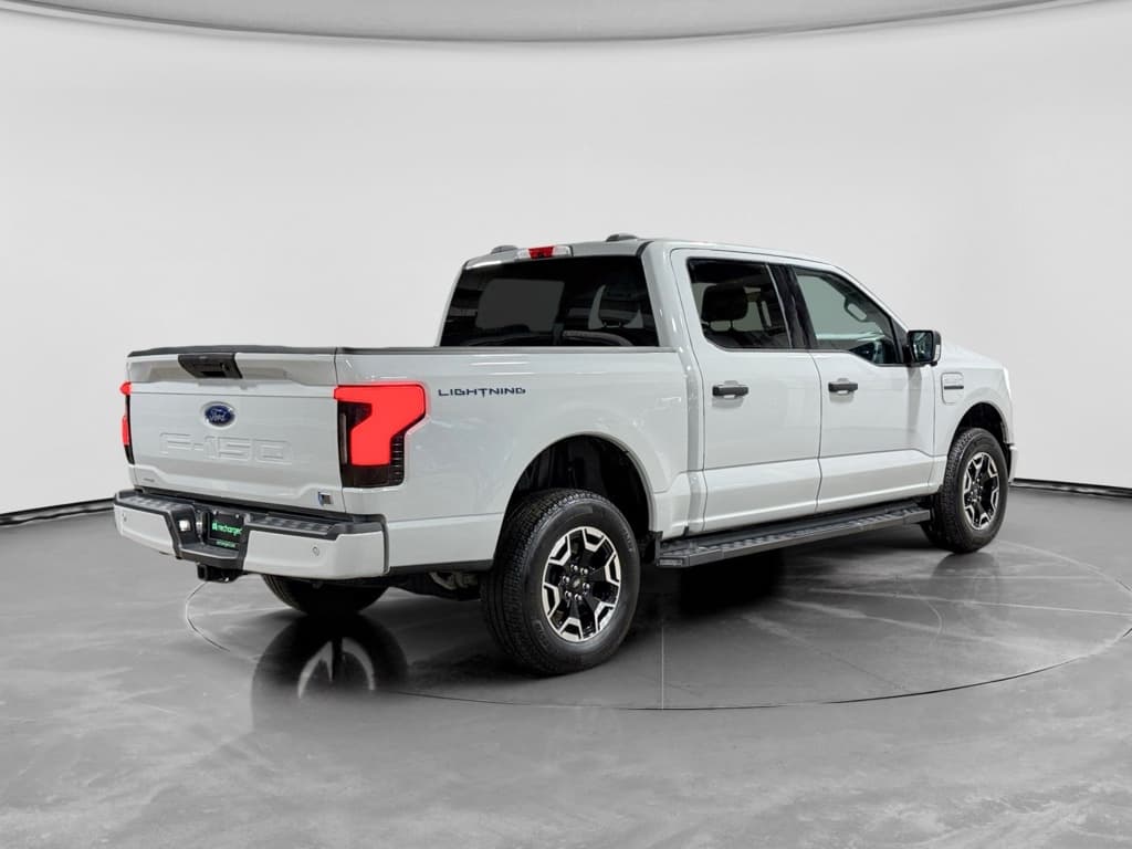2023 Ford F-150 Lightning view 3