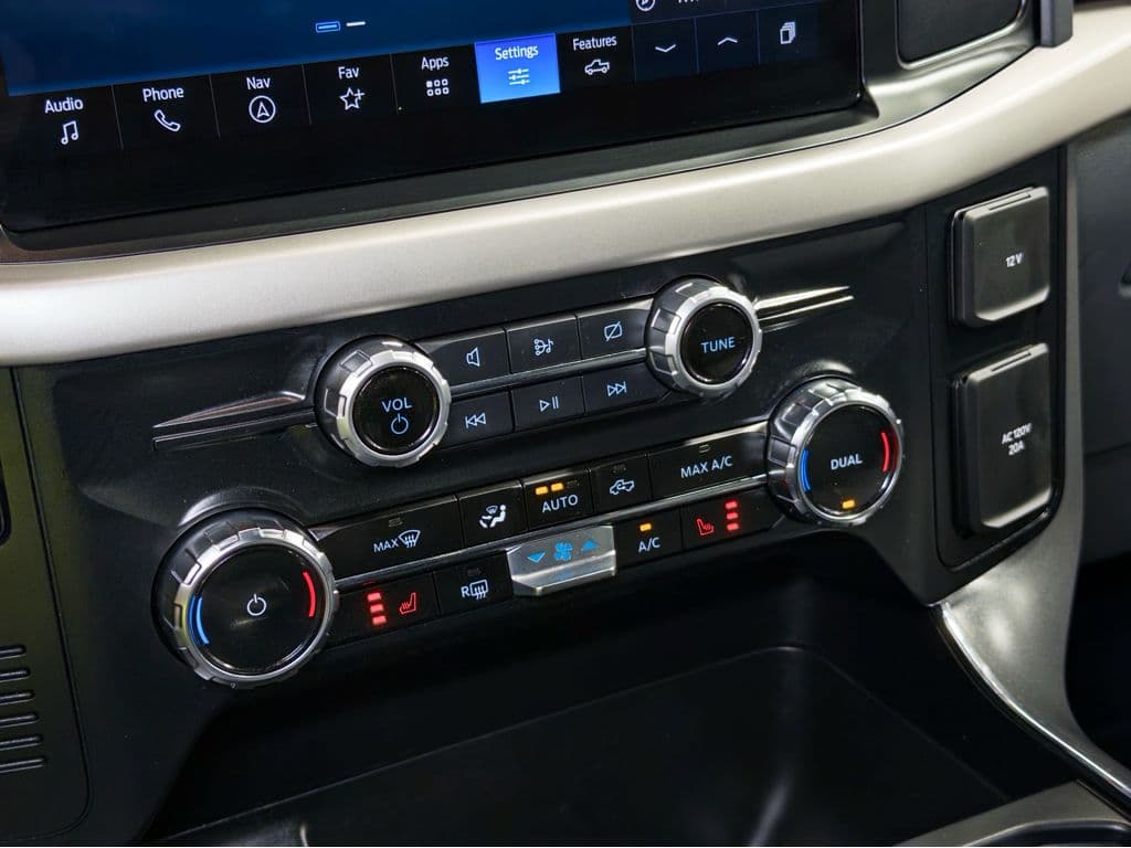 2023 Ford F-150 Lightning view 17