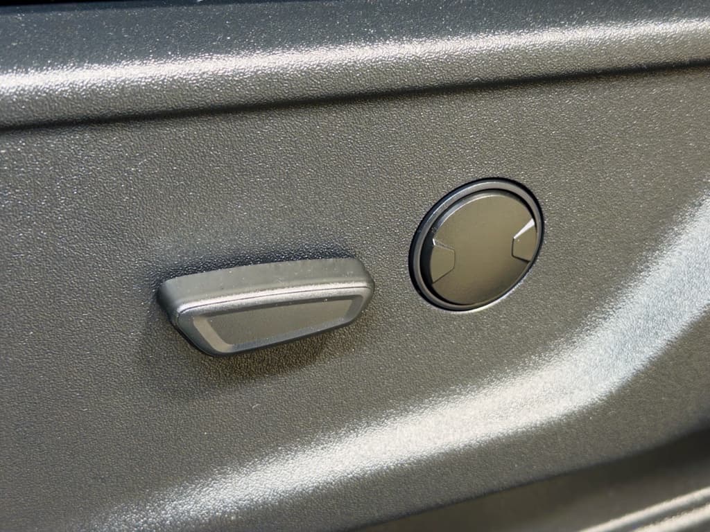 2023 Ford F-150 Lightning view 8