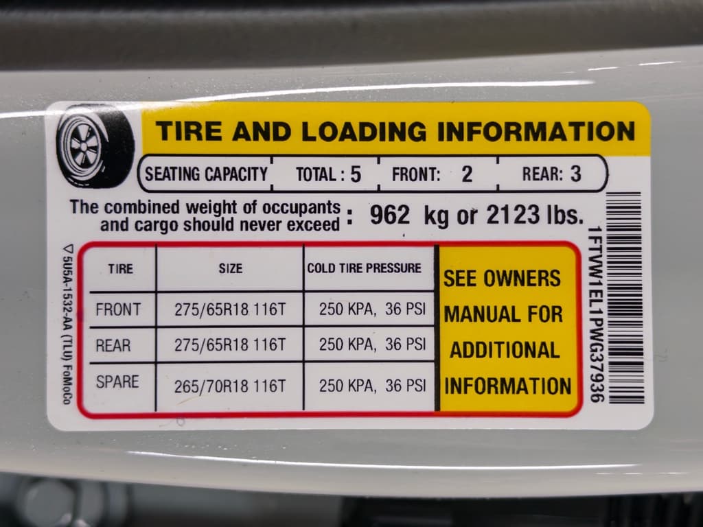 2023 Ford F-150 Lightning view 34