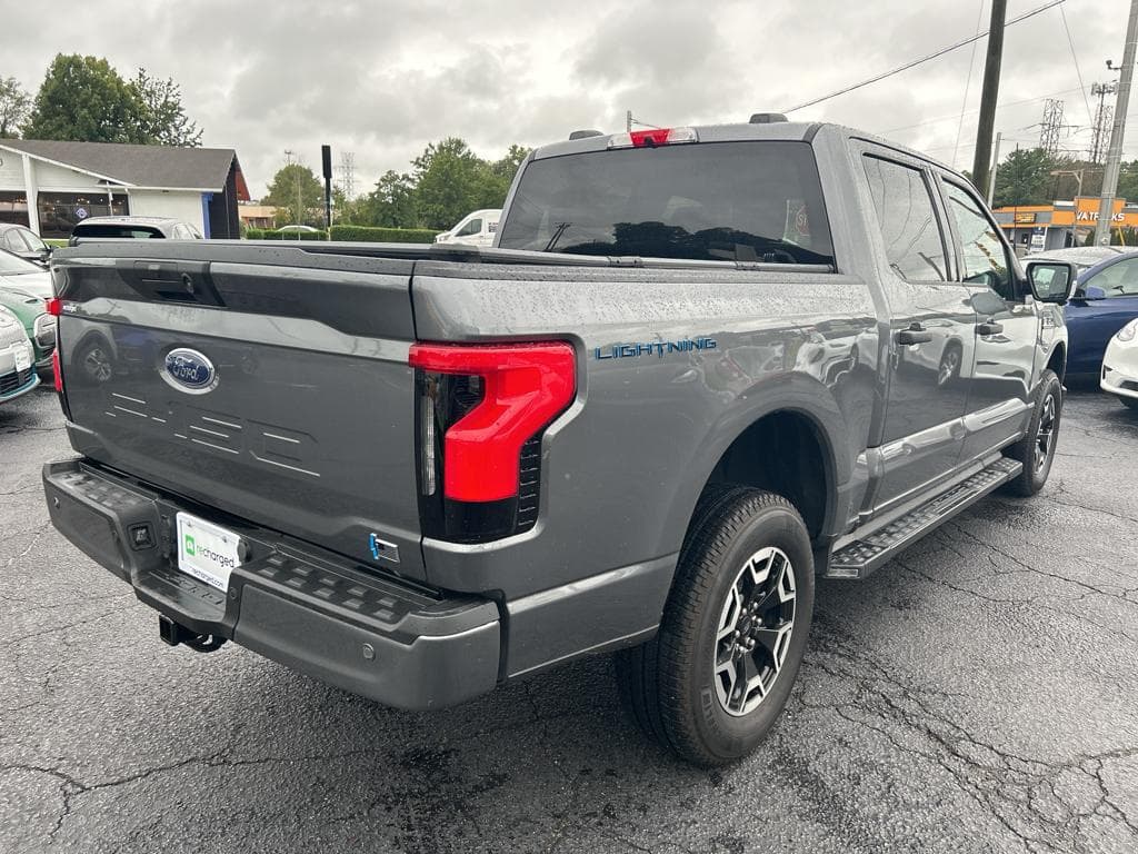 2023 Ford F-150 Lightning view 3