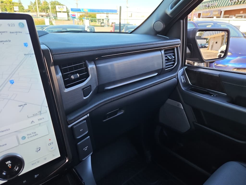 2023 Ford F-150 Lightning view 21