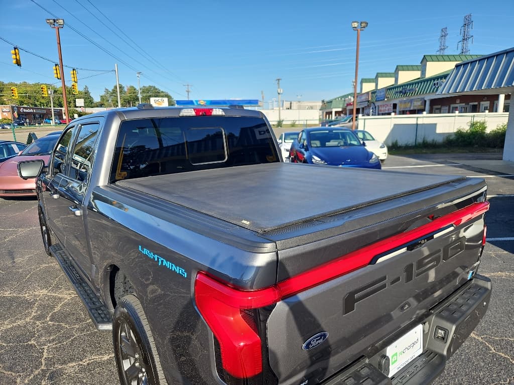 2023 Ford F-150 Lightning view 5