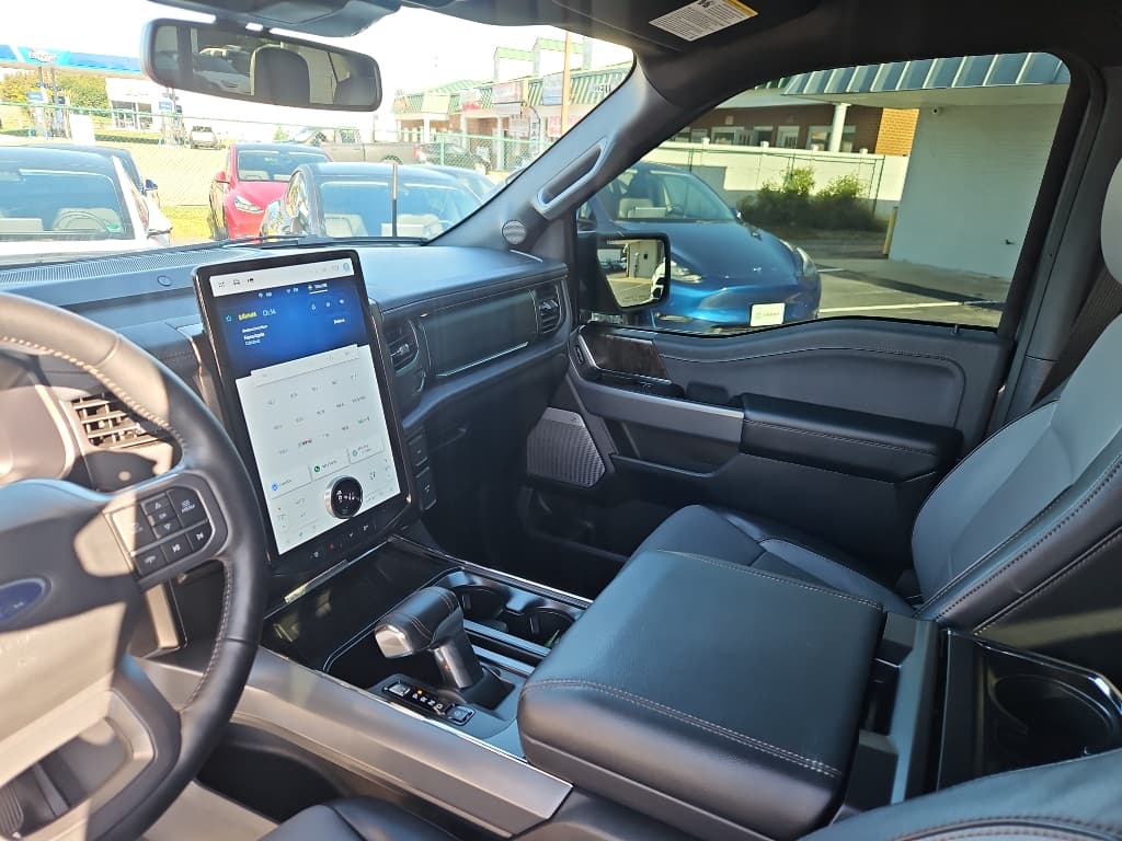 2023 Ford F-150 Lightning view 18