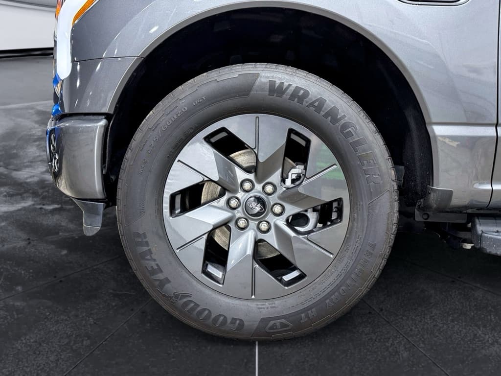 2023 Ford F-150 Lightning view 33