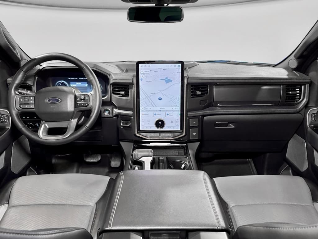2023 Ford F-150 Lightning view 17