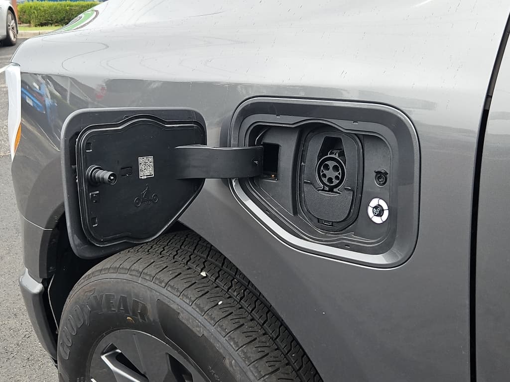 2023 Ford F-150 Lightning view 6