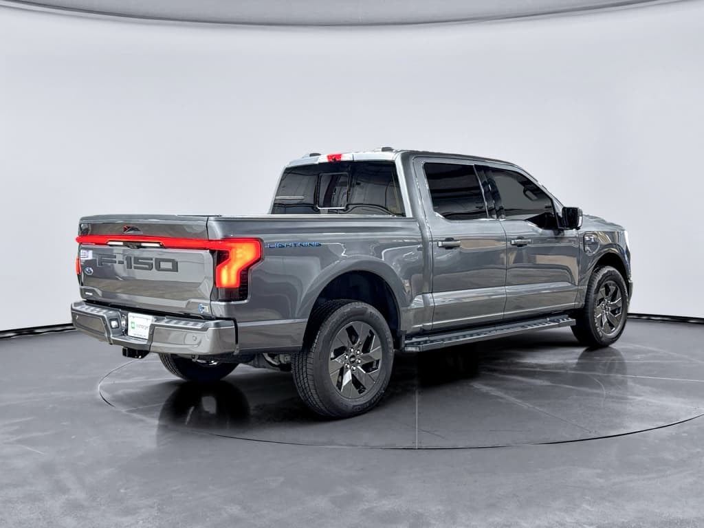 2023 Ford F-150 Lightning view 3