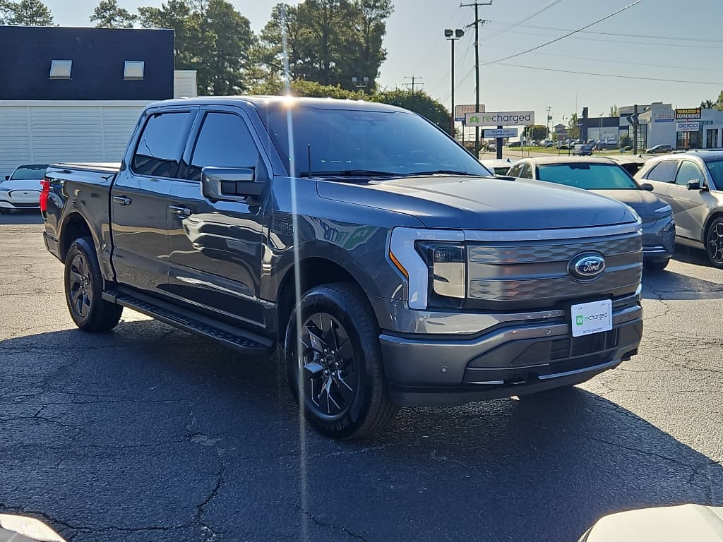 2023 Ford F-150 Lightning view 4