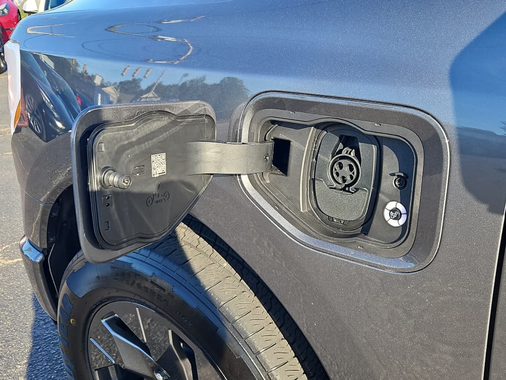 2023 Ford F-150 Lightning view 6