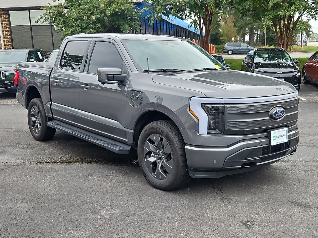 2023 Ford F-150 Lightning view 5