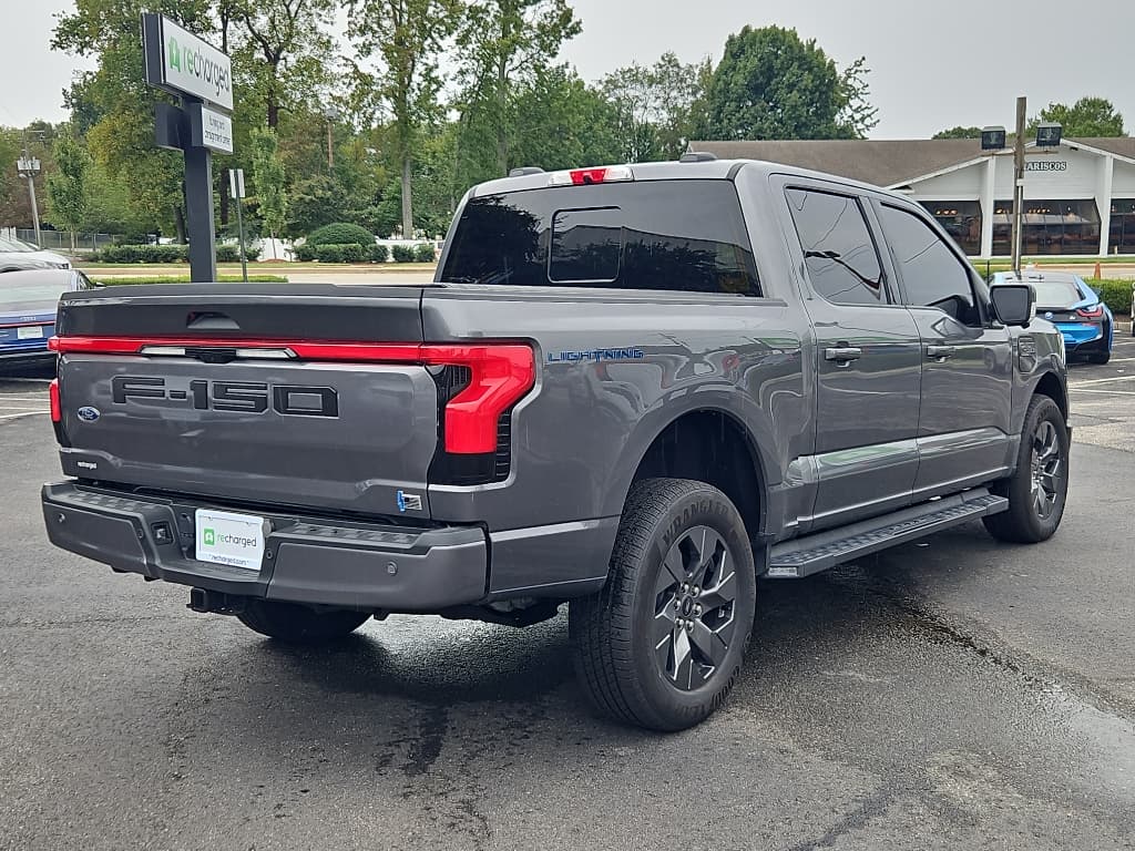 2023 Ford F-150 Lightning view 3