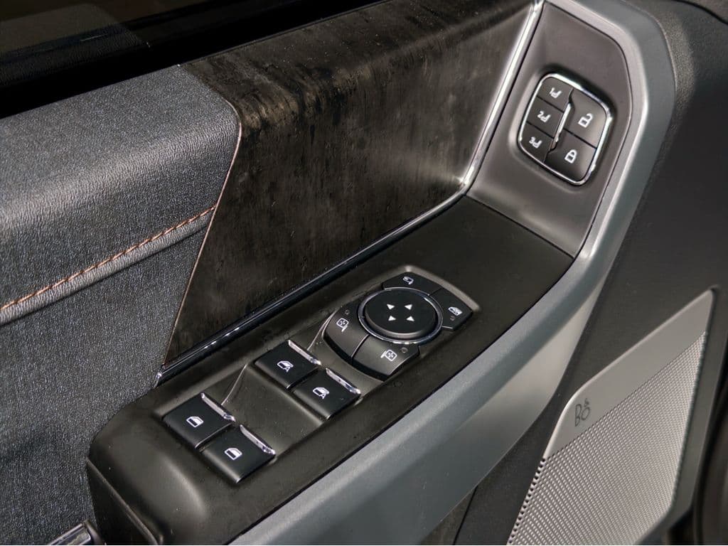 2023 Ford F-150 Lightning view 8