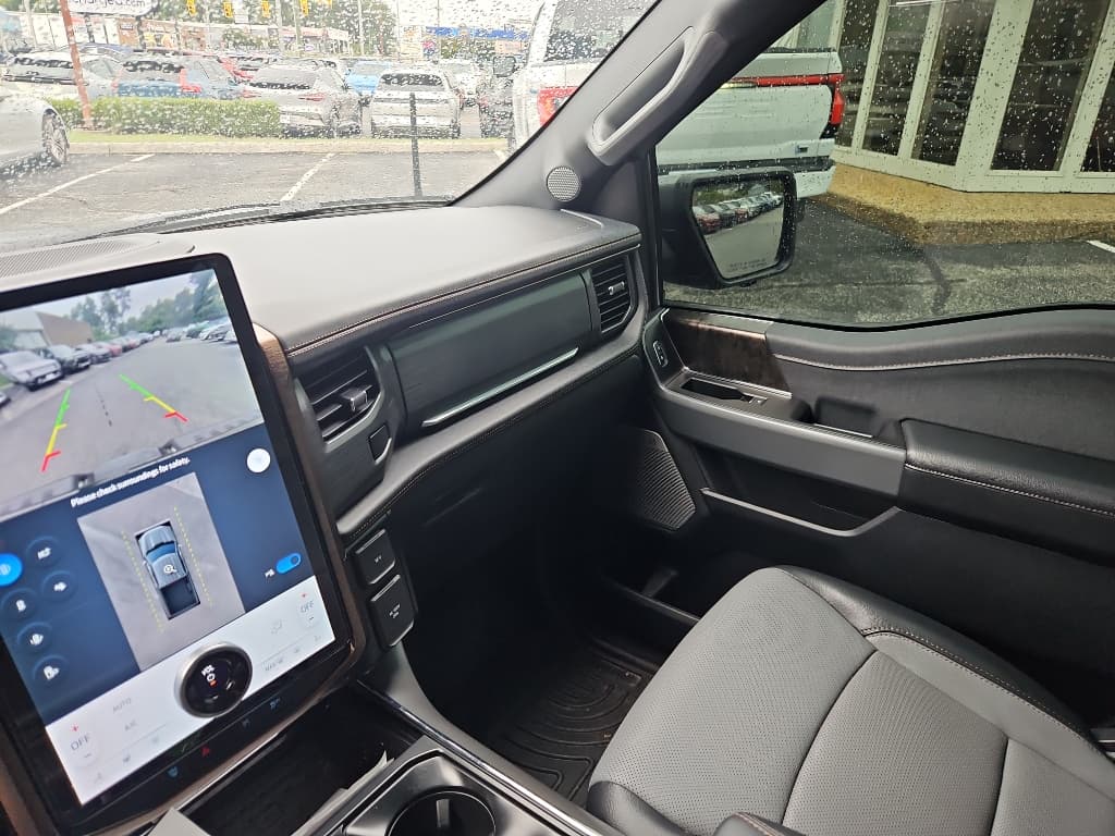 2023 Ford F-150 Lightning view 17