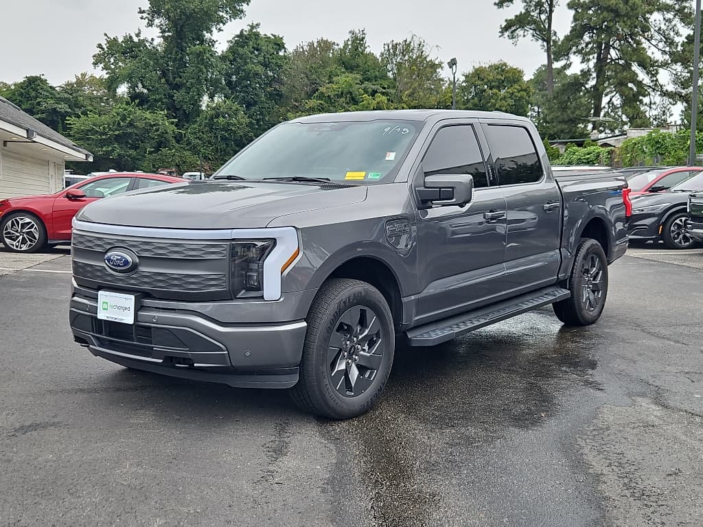 2023 Ford F-150 Lightning view 1