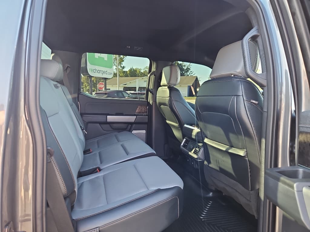 2023 Ford F-150 Lightning view 24