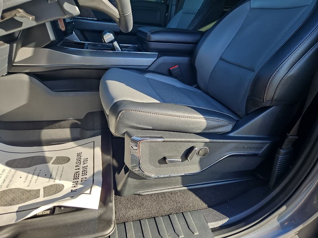 2023 Ford F-150 Lightning view 8