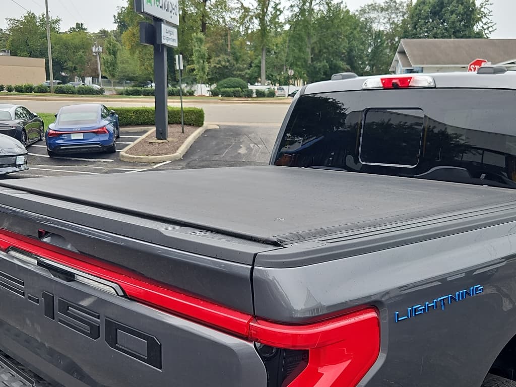 2023 Ford F-150 Lightning view 4