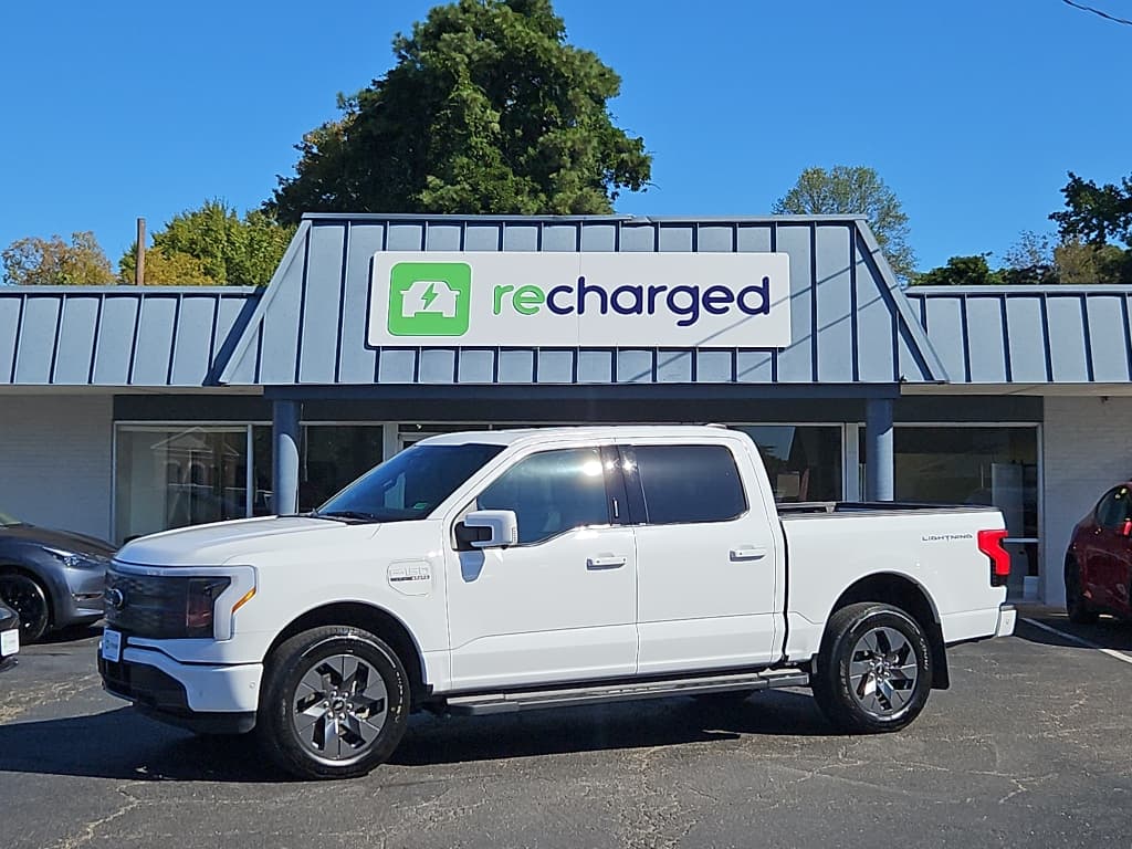 2023 Ford F-150 Lightning view 2